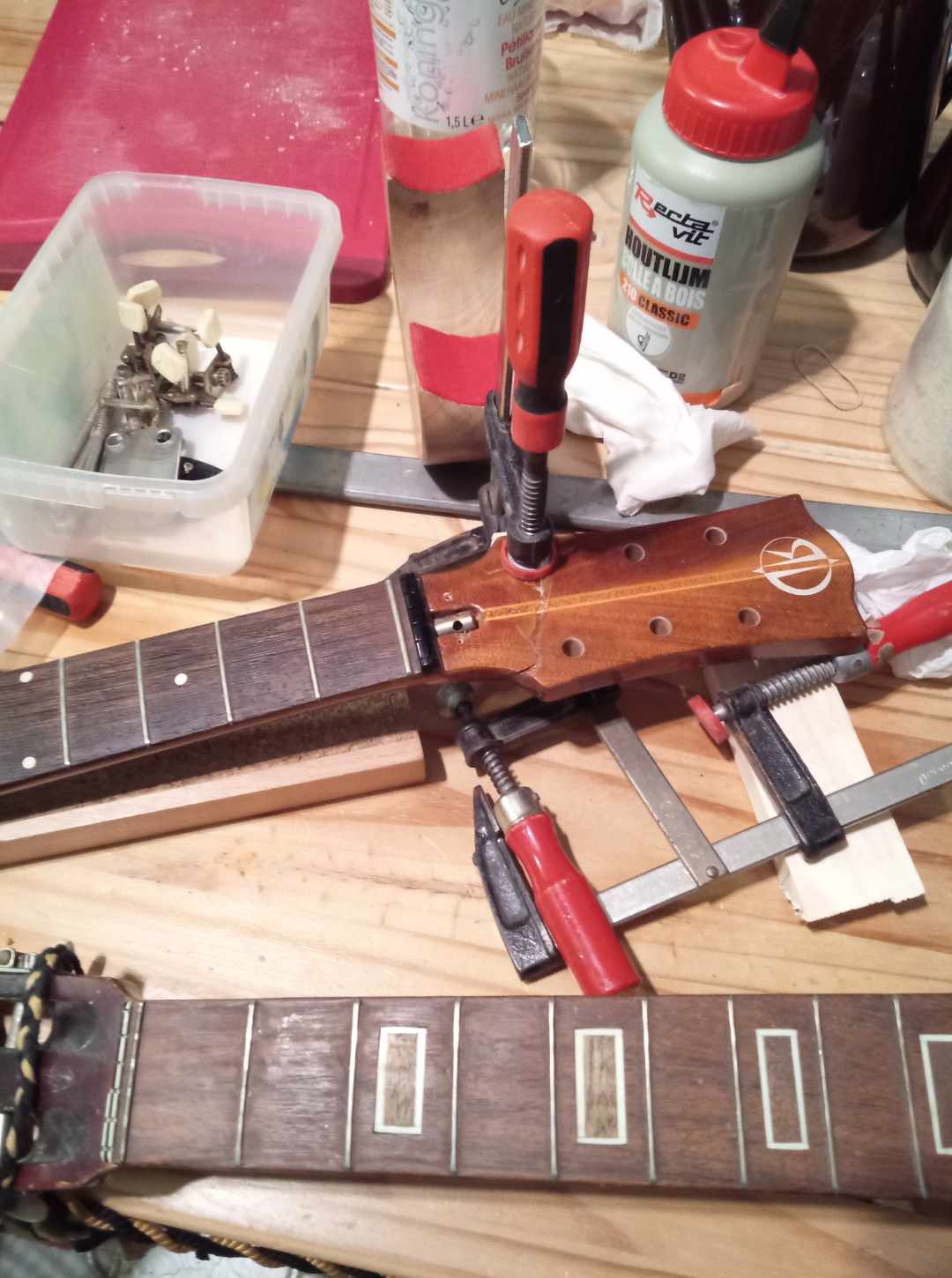 Herstelling gitaar1